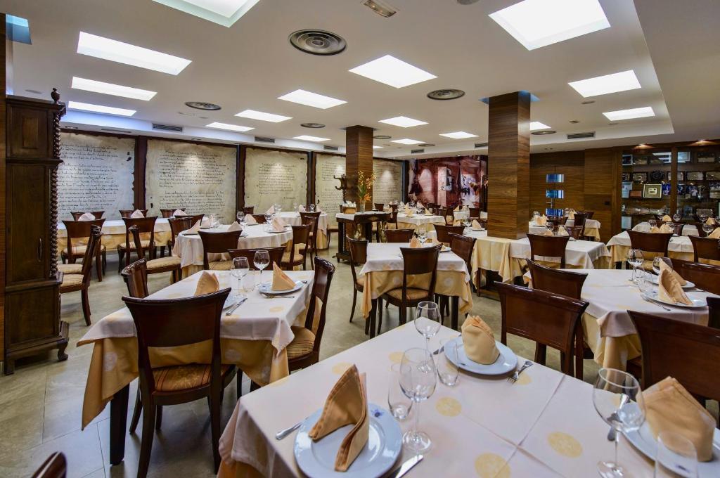 Hotel Restaurante La Peseta Astorga Exterior foto